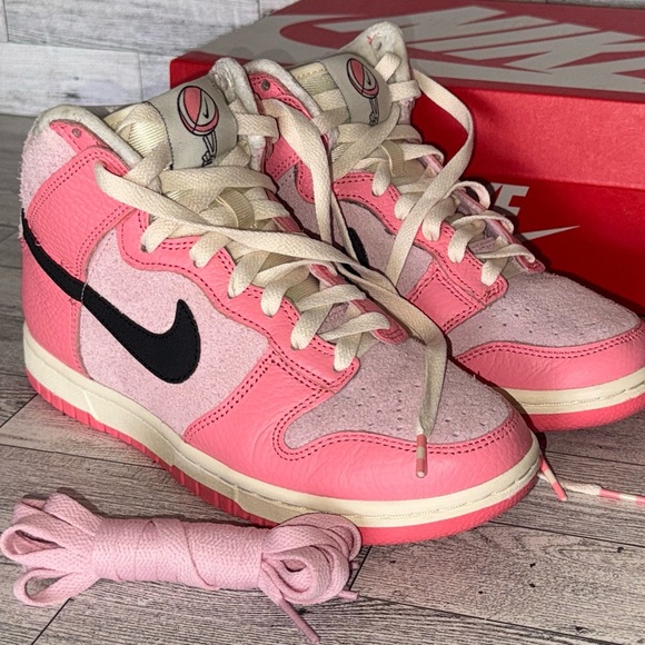 Nike Dunk High
Hoops Pack Pink (Women's size 7) - Picture 4 of 15